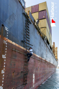 Pilot disembark MSC Cedar II