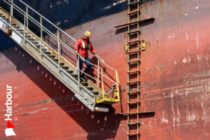 Pilot disembark Pinnacle Spirit