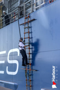 Pilot disembark Trouper